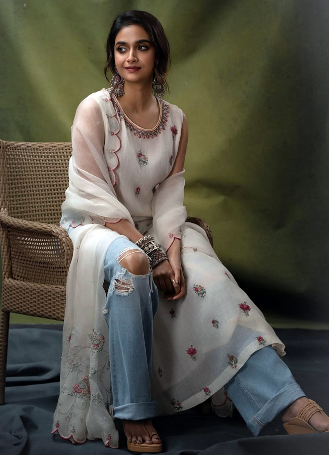 Keerthy_20suresh7.jpg 8