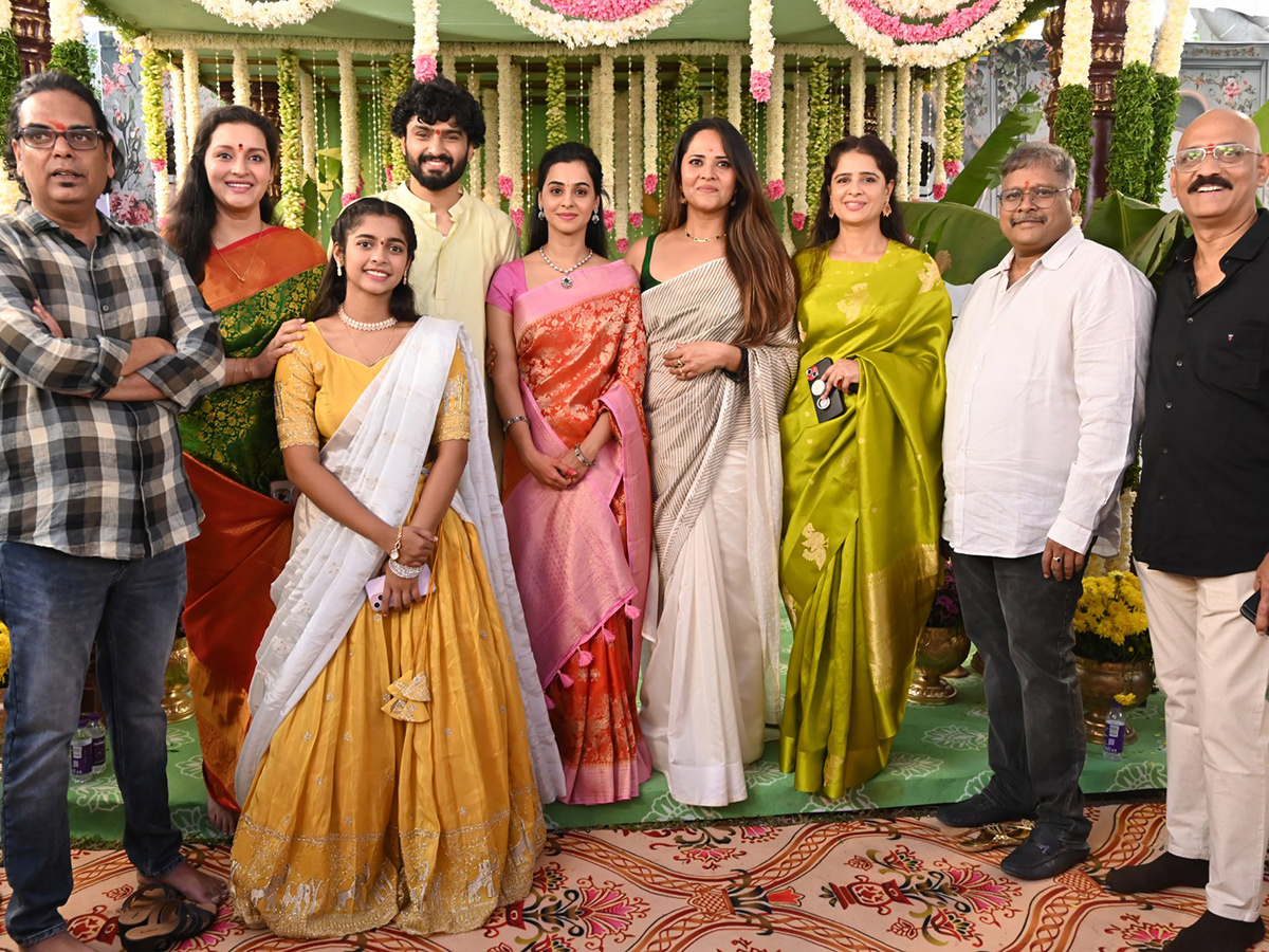 Padaharu_20Rojula_20Pandaga_20Movie_20Opening_20Photos__20_2815_29.jpg 15