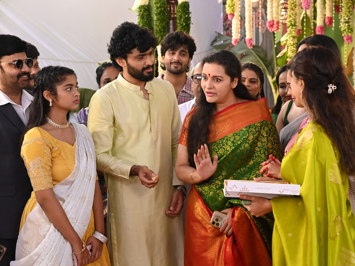 Padaharu_20Rojula_20Pandaga_20Movie_20Opening_20Photos__20_281_29.jpg 1