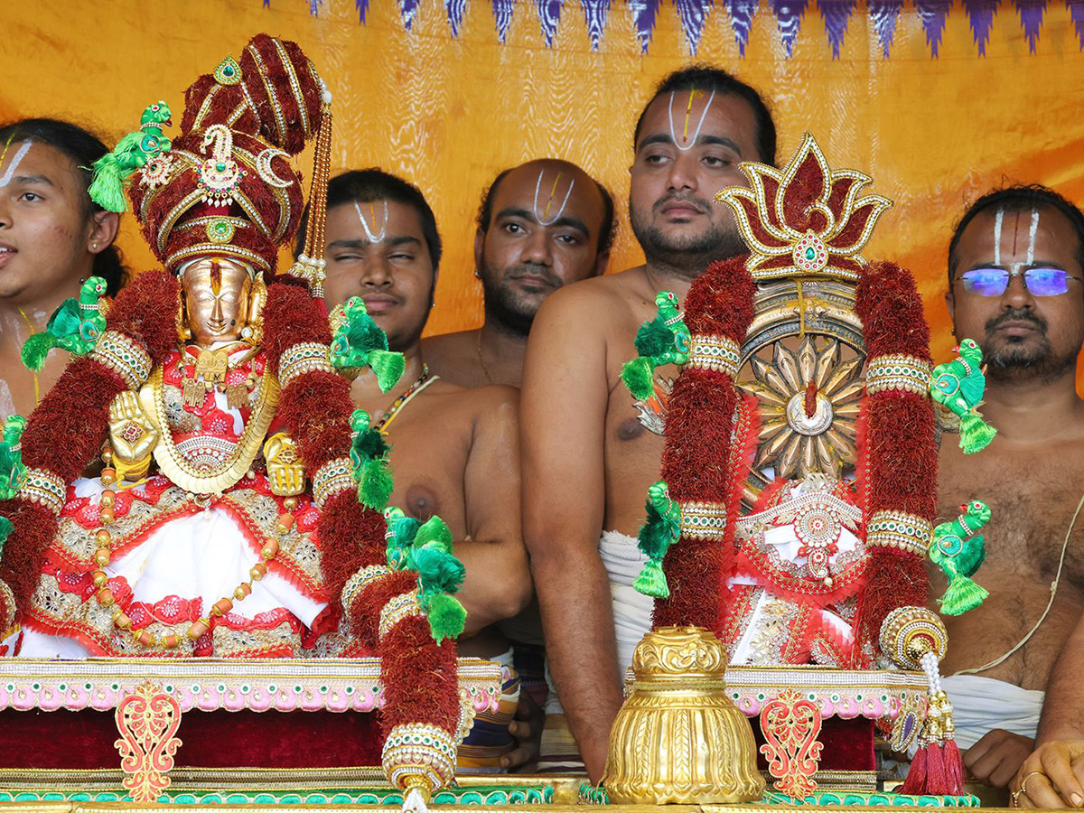 Tiruchanoor_20Panchami_20Theertham_20Photos__20_2813_29.jpg 13
