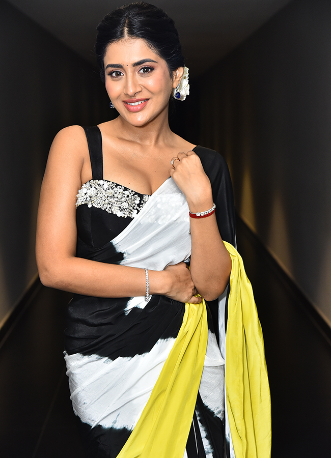 Tollywood_20Actress_20Rashi_20Singh_20HD_20Photos__20_2812_29.jpg 12