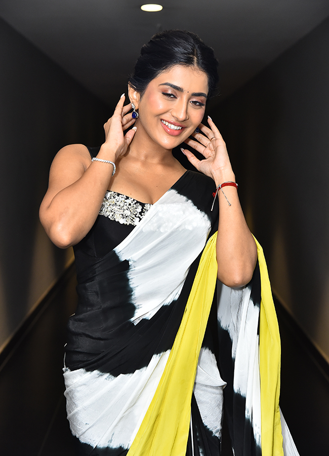 Tollywood_20Actress_20Rashi_20Singh_20HD_20Photos__20_2814_29.jpg 14