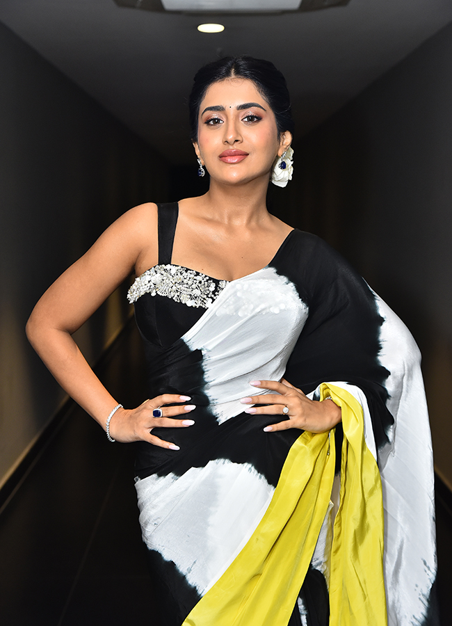 Tollywood_20Actress_20Rashi_20Singh_20HD_20Photos__20_2817_29.jpg 17