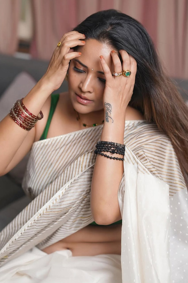 Anasuya_20Bharadwaj_20Beautiful_20Looks_20In_20Saree_20Photos_20_2816_29.jpg 17
