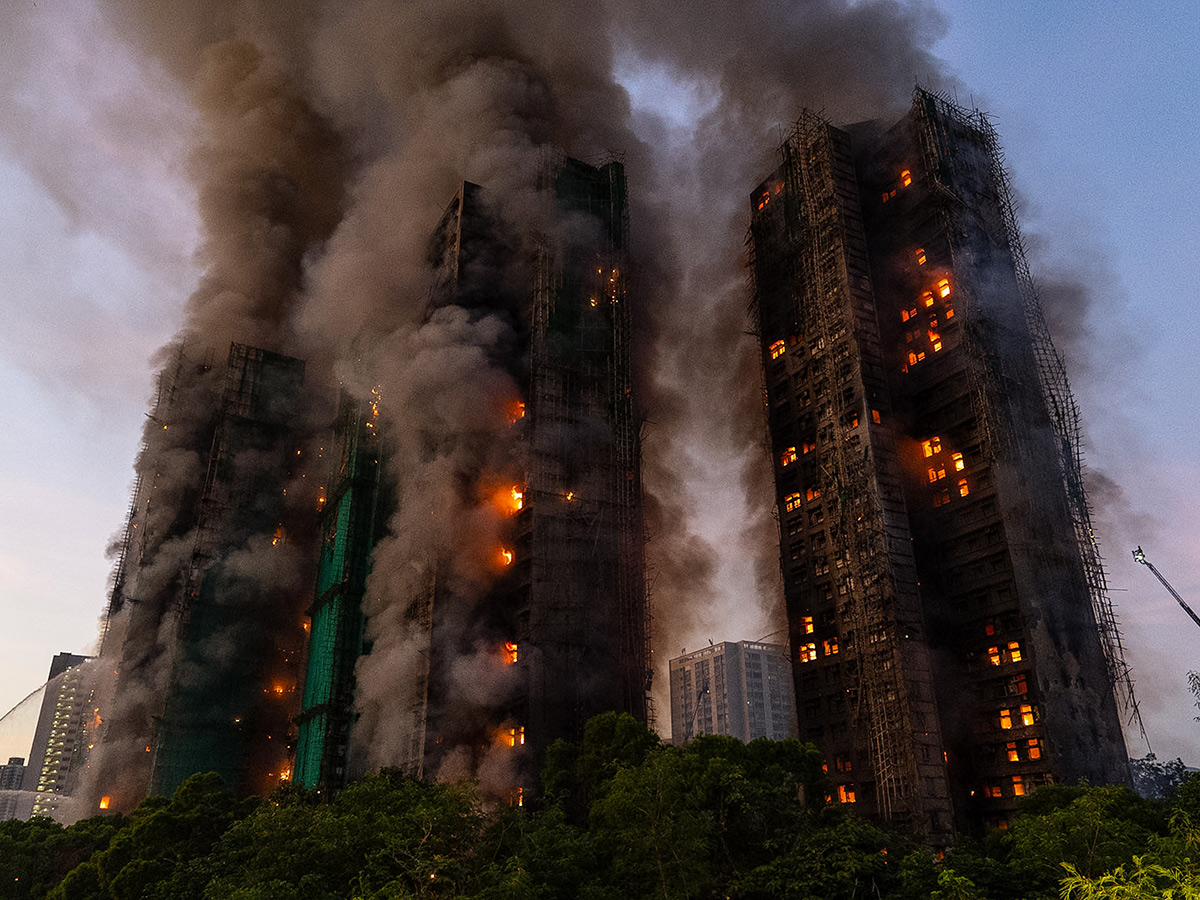 Fire_20broke_20out_20at_20Wang_20Fuk_20Court_20Tai_20Po_20district_20of_20Hong_20Kong__20_281_29.jpg 1
