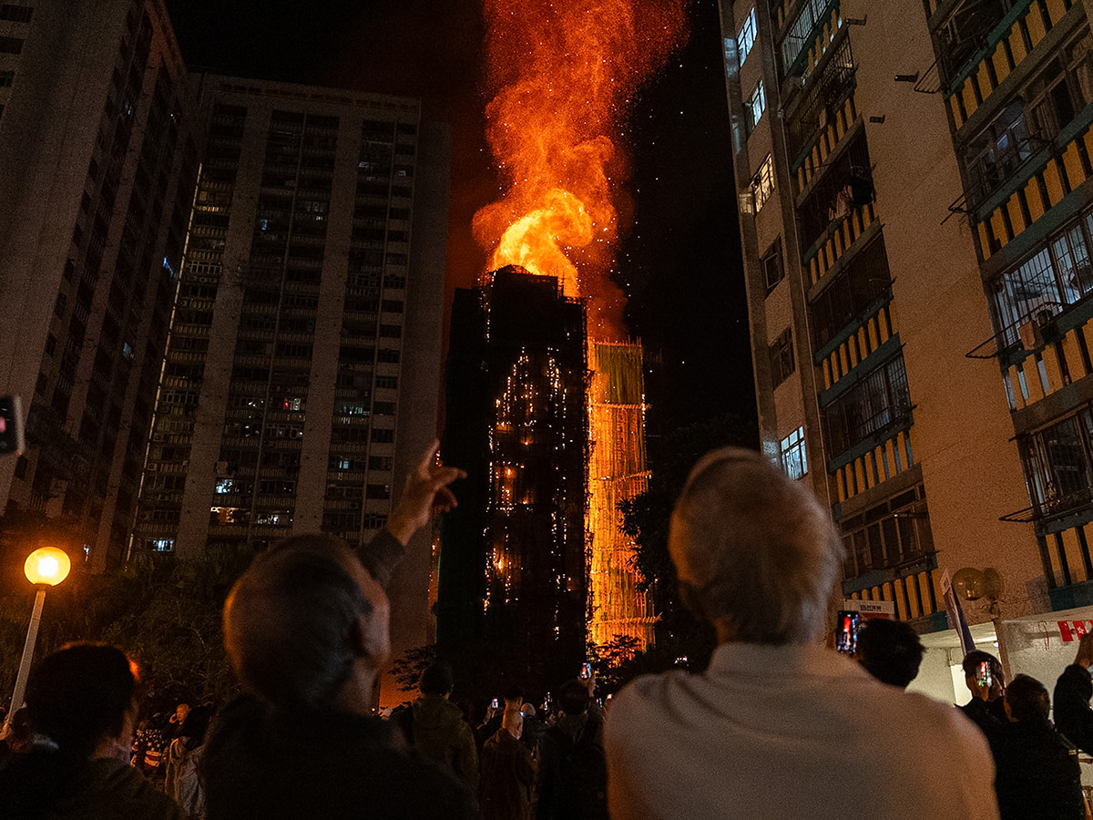 Fire_20broke_20out_20at_20Wang_20Fuk_20Court_20Tai_20Po_20district_20of_20Hong_20Kong__20_2820_29.jpg 20