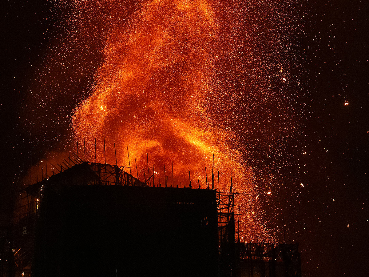 Fire_20broke_20out_20at_20Wang_20Fuk_20Court_20Tai_20Po_20district_20of_20Hong_20Kong__20_285_29.jpg 5