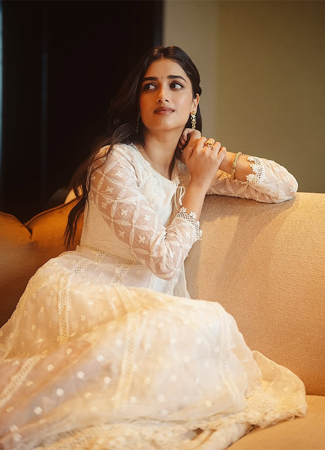 Tollywood_20Actress_20Bhagyashri_20Borse_20HD_20Photos__20_2812_29.jpg 12
