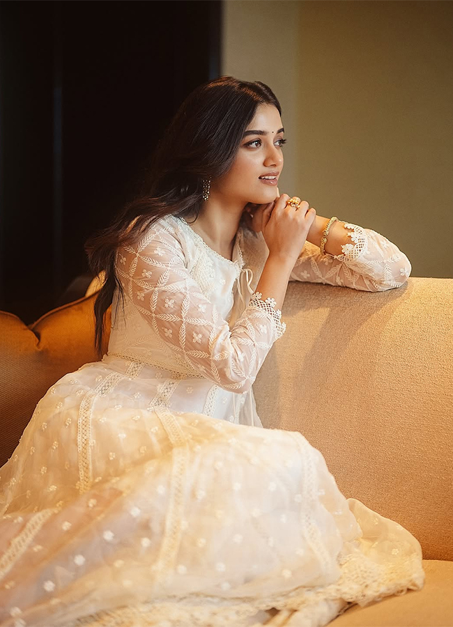 Tollywood_20Actress_20Bhagyashri_20Borse_20HD_20Photos__20_2813_29.jpg 13