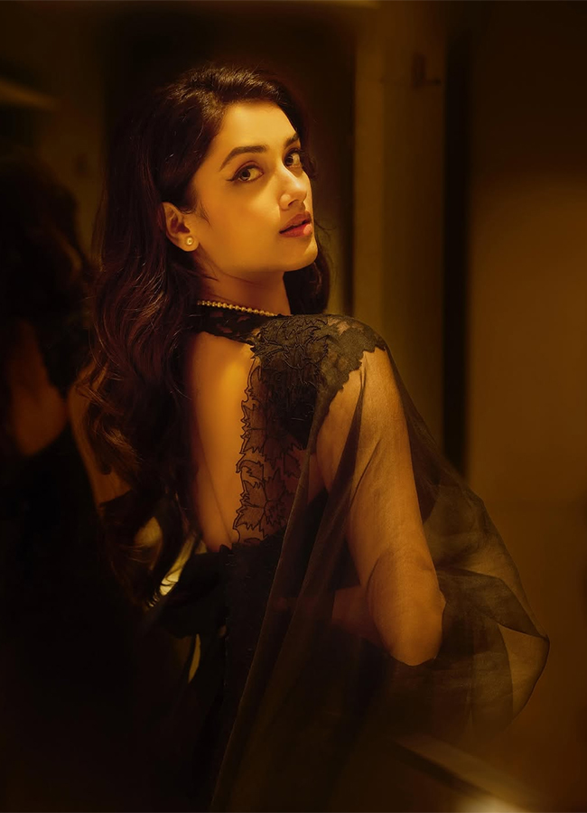 Tollywood_20Actress_20Bhagyashri_20Borse_20HD_20Photos__20_2814_29.jpg 14