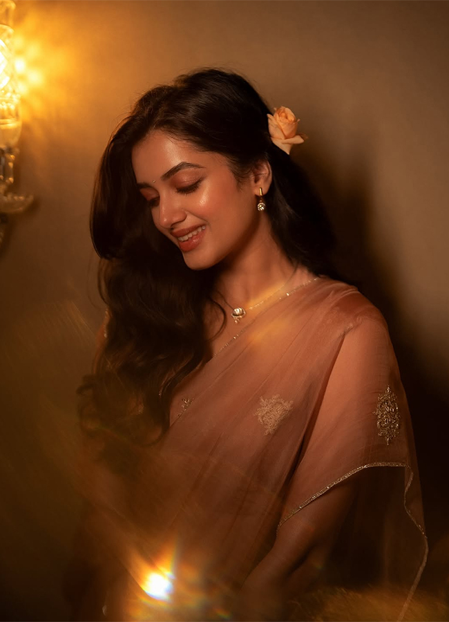 Tollywood_20Actress_20Bhagyashri_20Borse_20HD_20Photos__20_2817_29.jpg 17