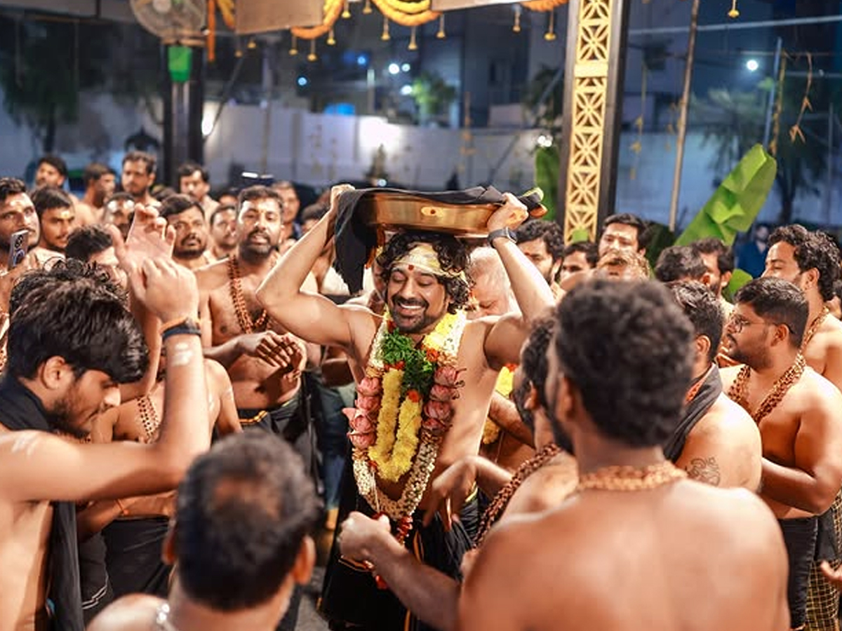 Varun_20sandesh_20ayyappa_20swami_20pooja10.jpg 11