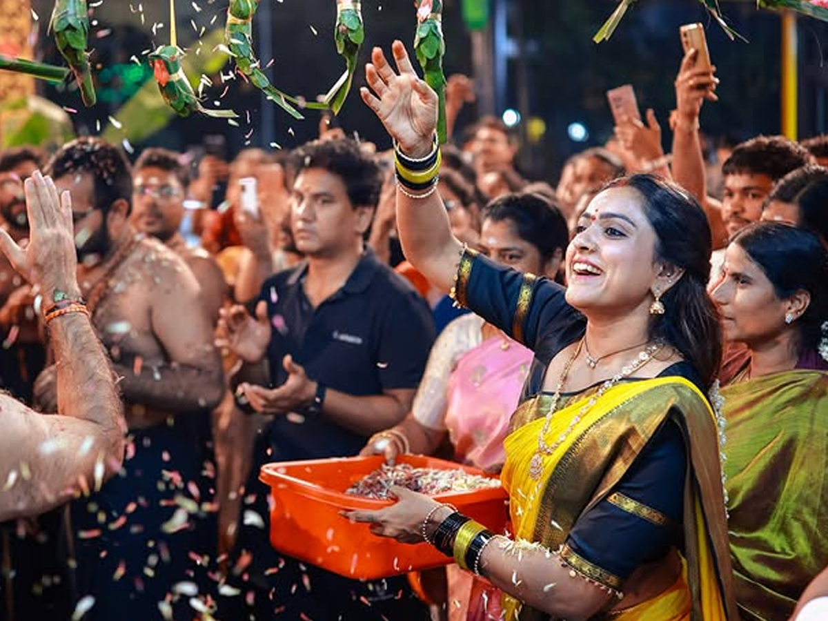 Varun_20sandesh_20ayyappa_20swami_20pooja11.jpg 12