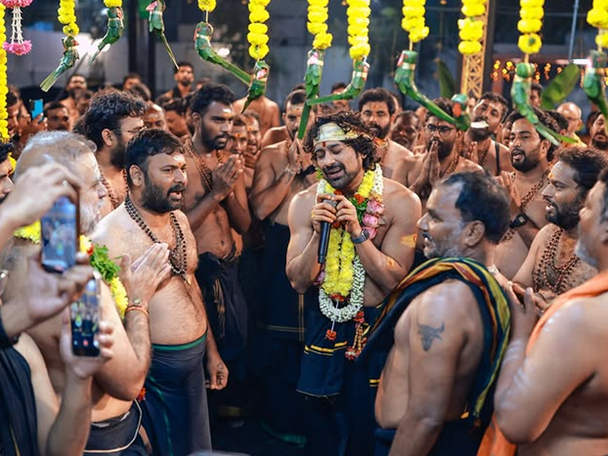 Varun_20sandesh_20ayyappa_20swami_20pooja12.jpg 13