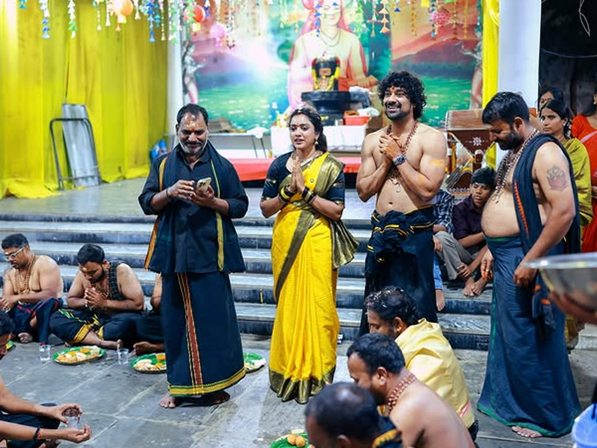 Varun_20sandesh_20ayyappa_20swami_20pooja15.jpg 16