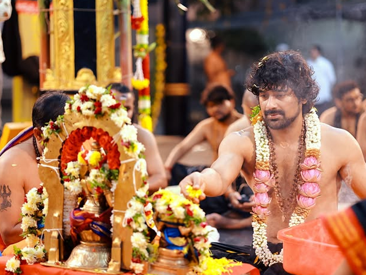 Varun_20sandesh_20ayyappa_20swami_20pooja8.jpg 9