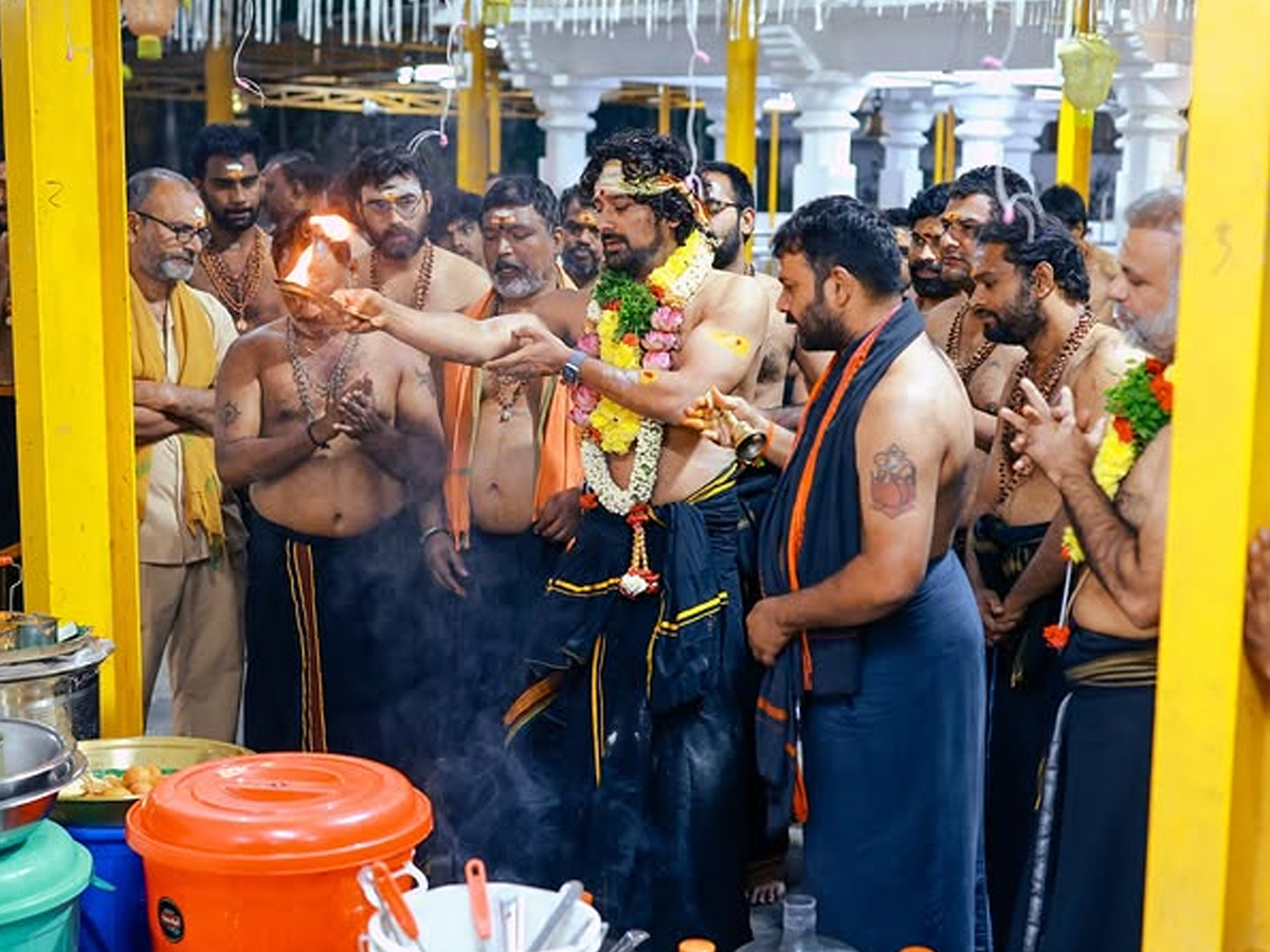 Varun_20sandesh_20ayyappa_20swami_20pooja9.jpg 10
