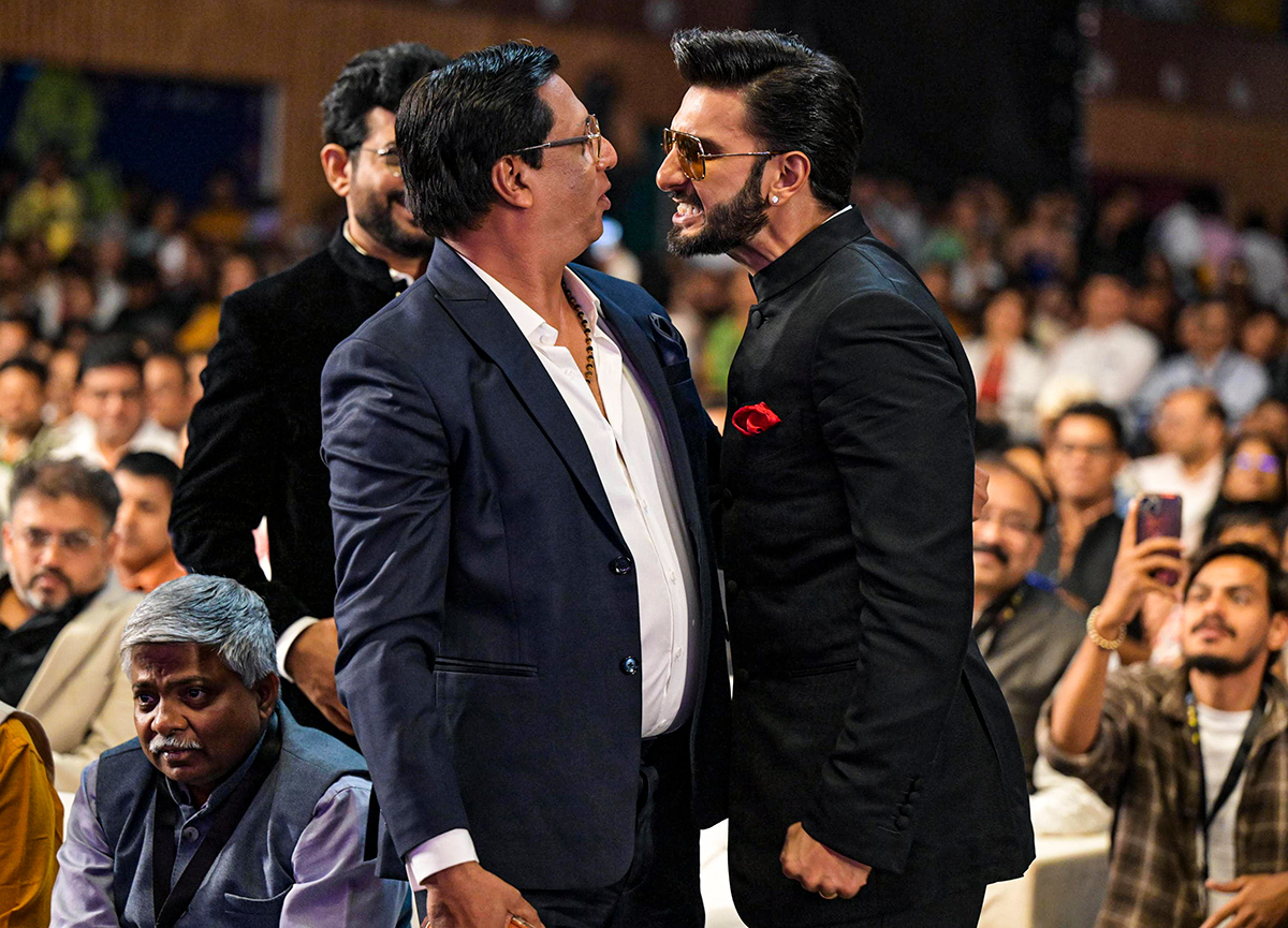 Closing_20Ceremony_20of_20the_2056th_20International_20Film_20Festival_20of_20India_20__20_2821_29.jpg 21