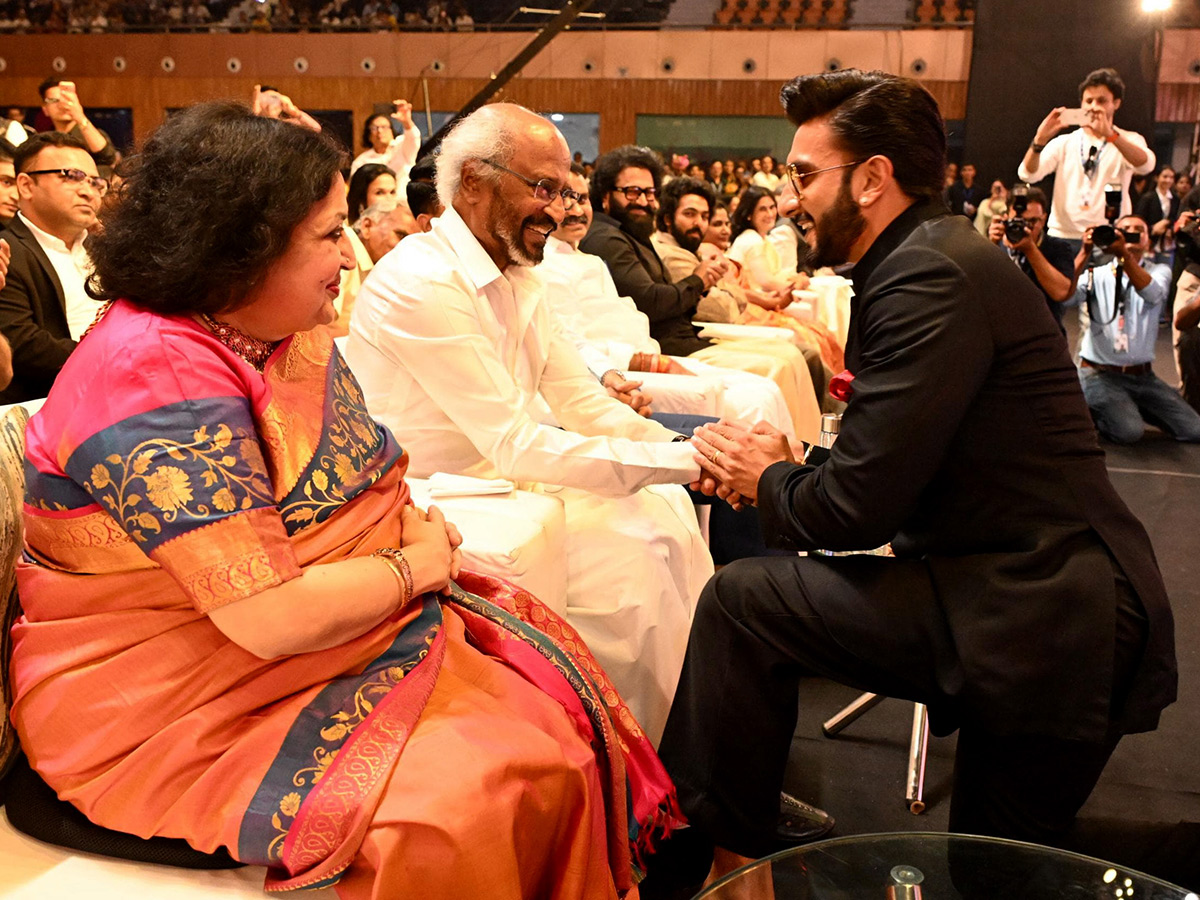 Closing_20Ceremony_20of_20the_2056th_20International_20Film_20Festival_20of_20India_20__20_2823_29.jpg 23