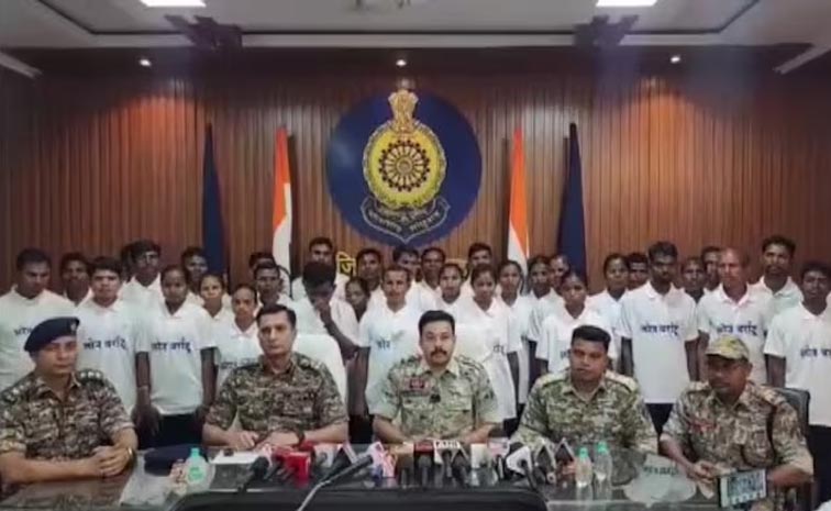 37-Maoists-Surrender-In-Chh.jpg