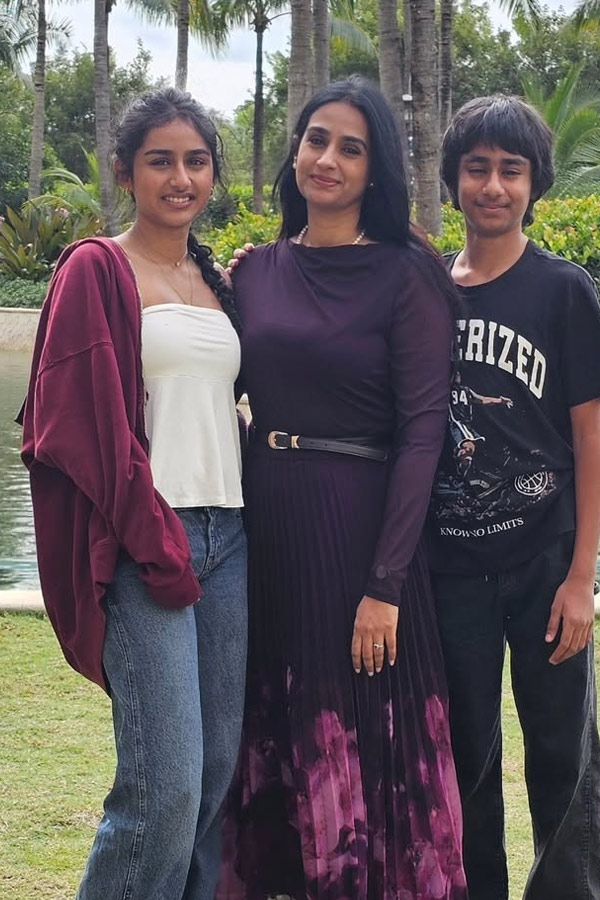 Actress_20Laya_20gorty_20Enjoying_20vacation_20with_20Family_20Photos_20_2810_29.jpg 11