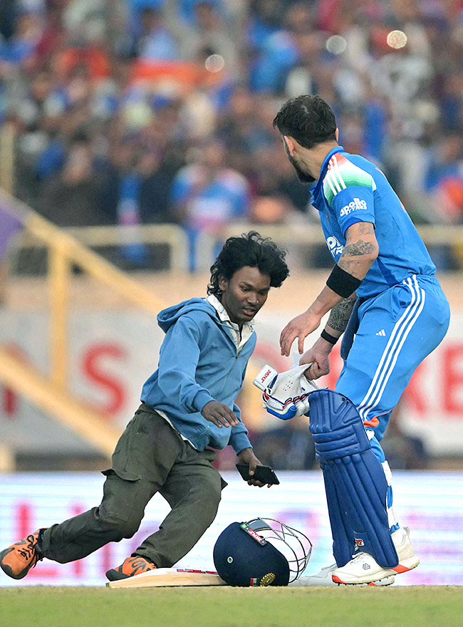 First_20One_20Day_20international_20Cricket_20Match_20India_20and_20South_20Africa__20_285_29.jpg 5