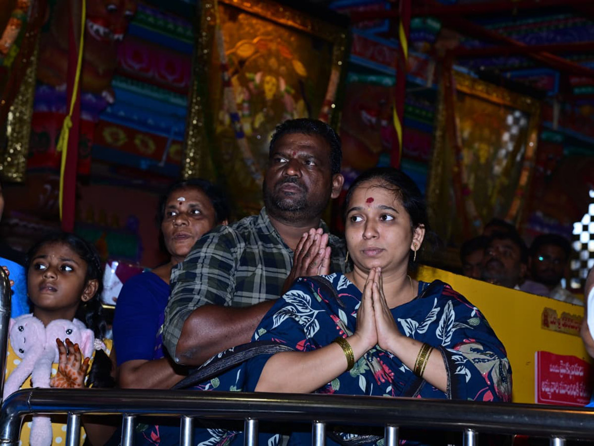 Huge_20Devotees_20At_20Vijayawada_20Indrakiladri_20Photos__20_2817_29.jpg 17