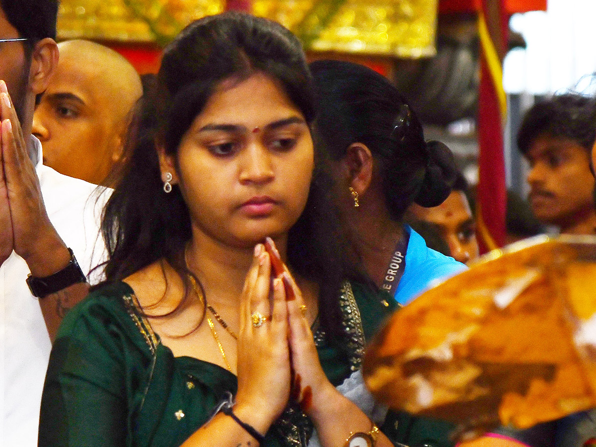 Huge_20Devotees_20At_20Vijayawada_20Indrakiladri_20Photos__20_2823_29.jpg 23