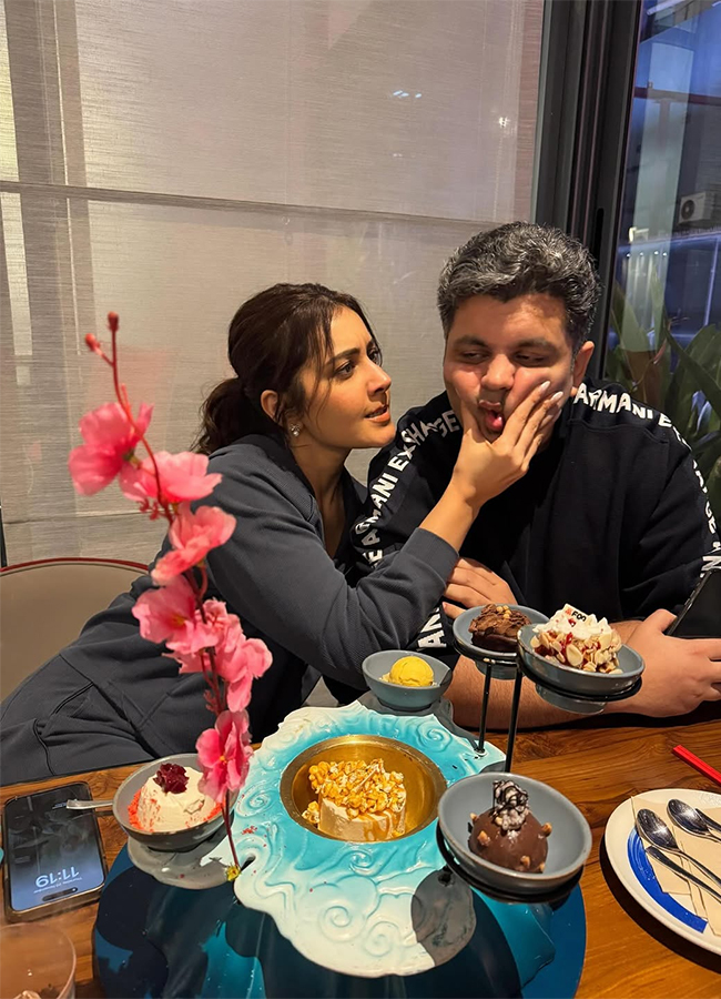Tollywood_20Actress_20Rashi_20Khanna_20Birthday_20Celebrations_20HD_20Photos__20_2817_29.jpg 17