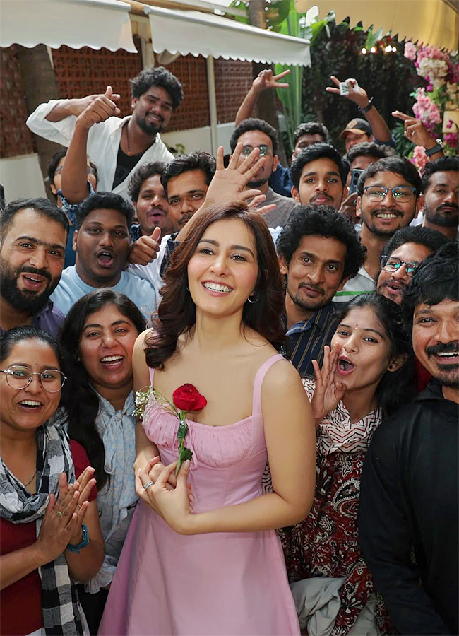 Tollywood_20Actress_20Rashi_20Khanna_20Birthday_20Celebrations_20HD_20Photos__20_283_29.jpg 3