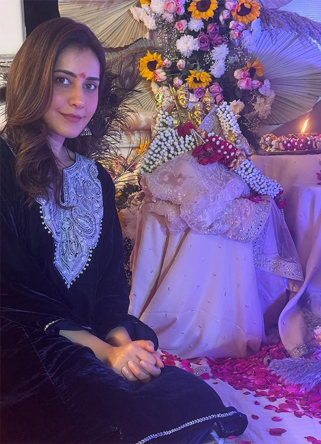 Tollywood_20Actress_20Rashi_20Khanna_20Birthday_20Celebrations_20HD_20Photos__20_288_29.jpg 8