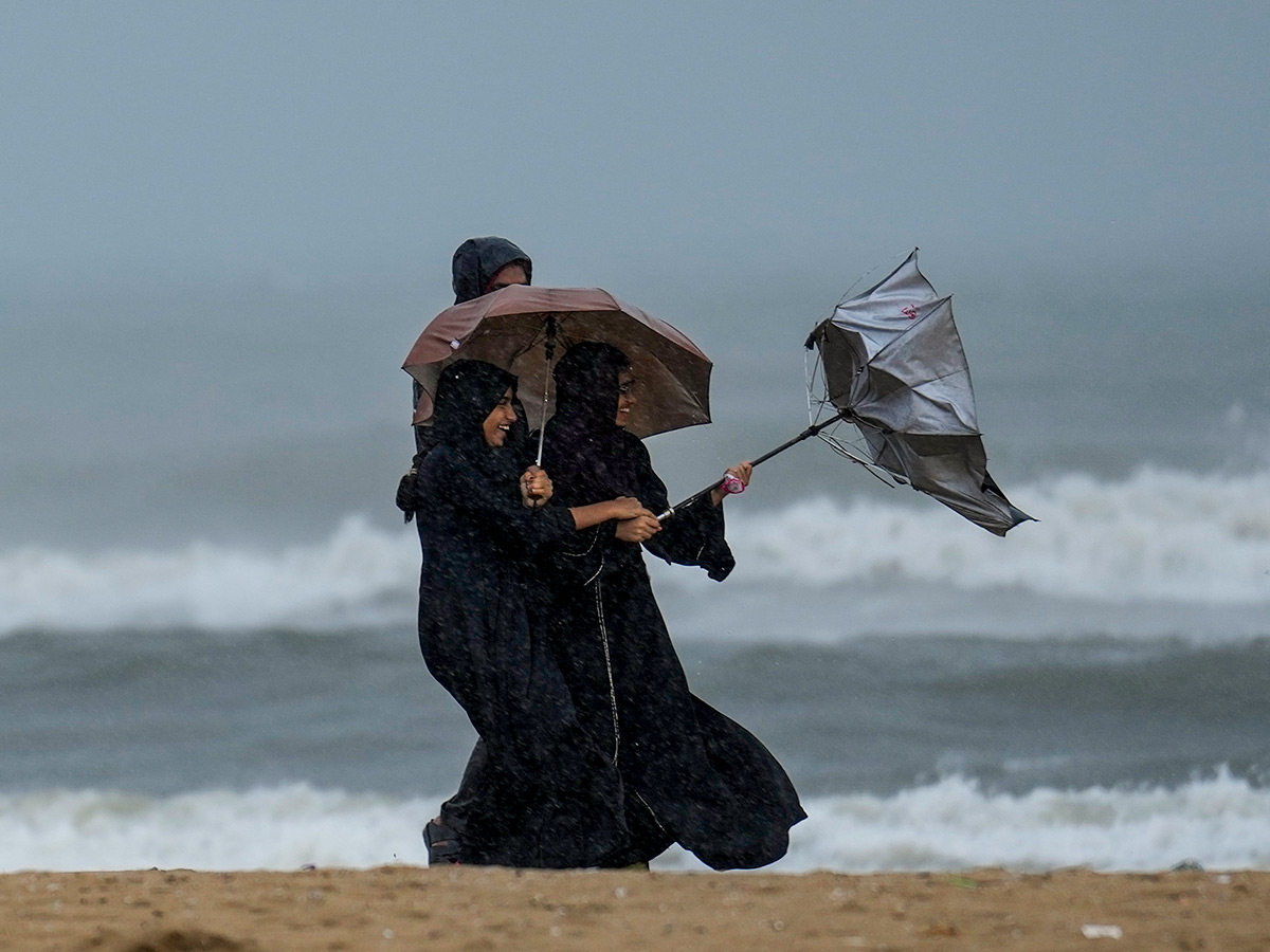 Heavy_20Rains_20in_20Tamil_20Nadu_20Cyclone_20Ditwah_20Affected__20_2814_29.jpg 14