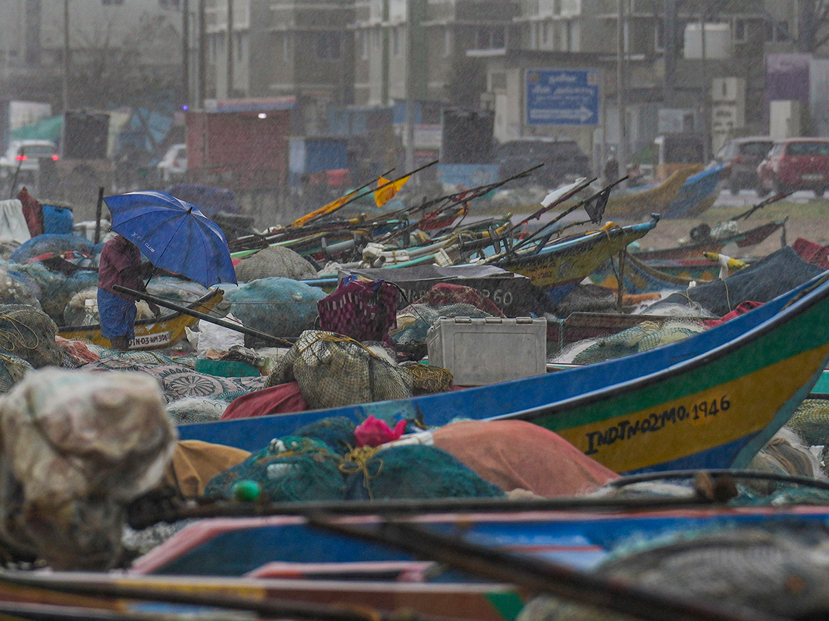Heavy_20Rains_20in_20Tamil_20Nadu_20Cyclone_20Ditwah_20Affected__20_2819_29.jpg 19