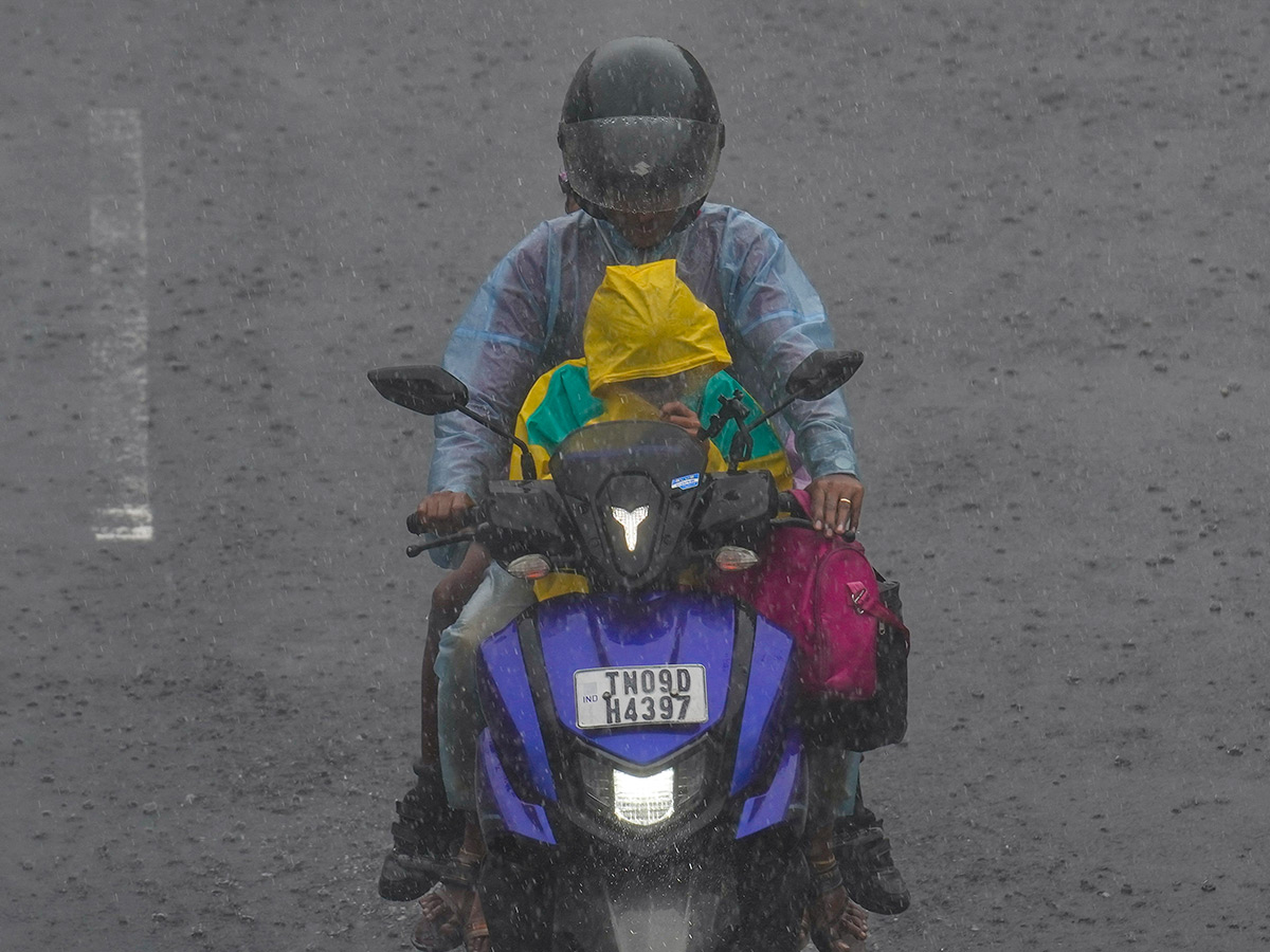 Heavy_20Rains_20in_20Tamil_20Nadu_20Cyclone_20Ditwah_20Affected__20_286_29.jpg 6