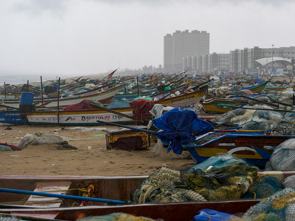 Heavy_20Rains_20in_20Tamil_20Nadu_20Cyclone_20Ditwah_20Affected__20_288_29.jpg 8