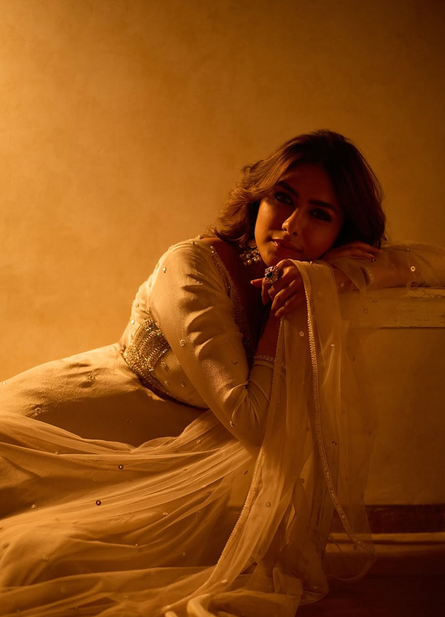 Mrunal_20thakur12.jpg 13