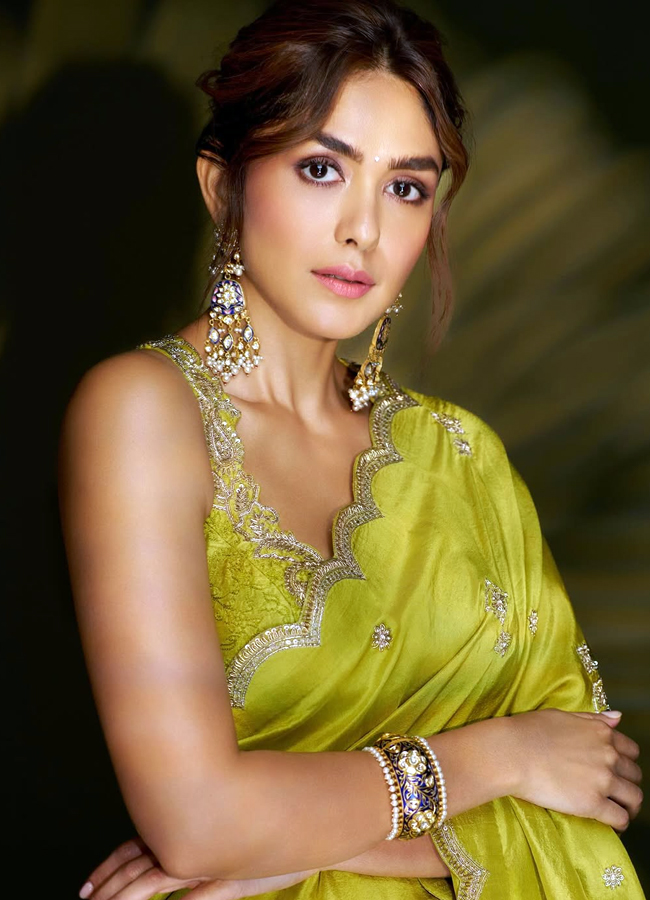 Mrunal_20thakur6.jpg 7