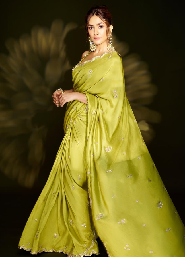 Mrunal_20thakur7.jpg 8