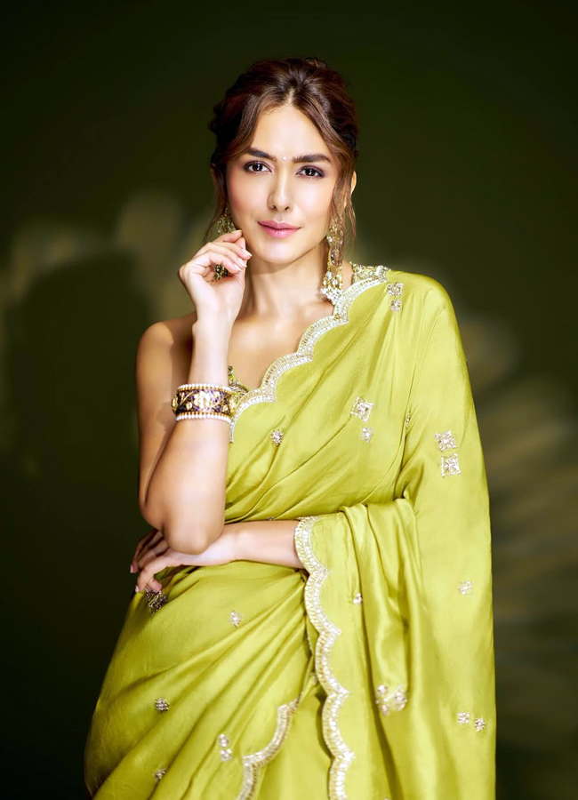 Mrunal_20thakur8.jpg 9