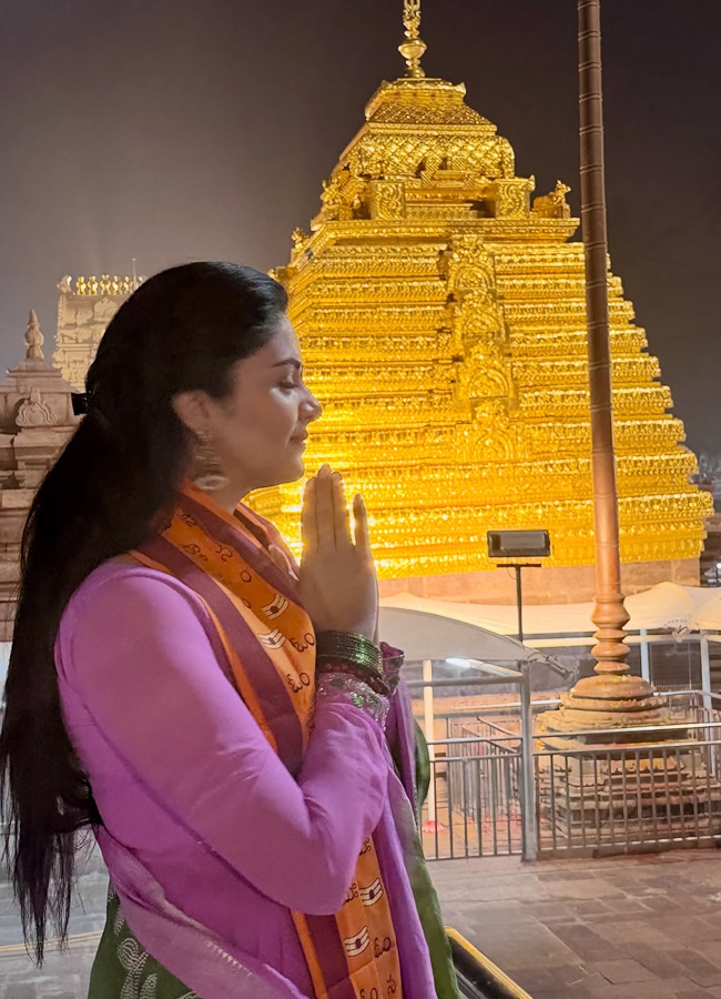 Sreemukhi1.jpg 2