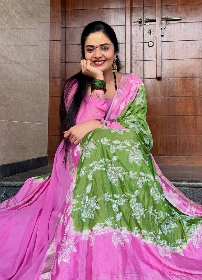 Sreemukhi10.jpg 11