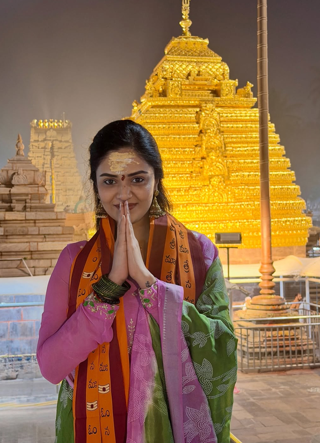 Sreemukhi6.jpg 7