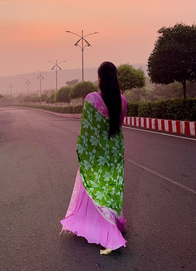 Sreemukhi8.jpg 9
