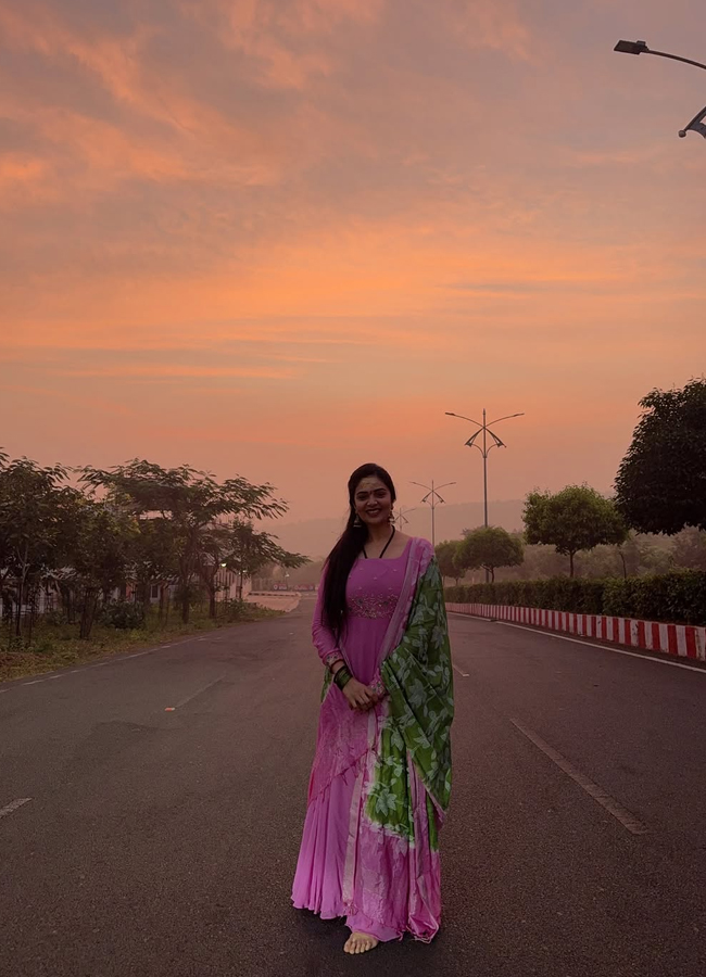 Sreemukhi9.jpg 10