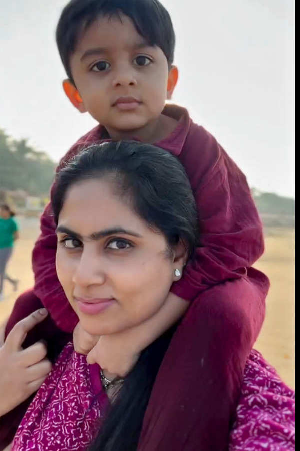 Producer_20Dil_20Raju_20garu_20spending_20joyful_20moments_20at_20the_20beach_20with_20his_20family_20_289_29.jpg 10