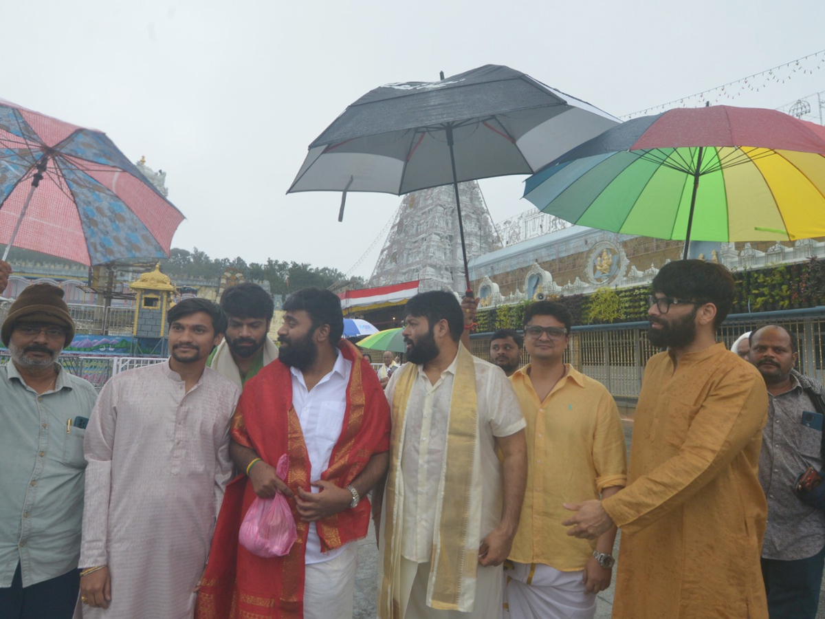 Celebrities_20At_20Tirupati_20Temple_20Photos_20_281_29.jpg 2