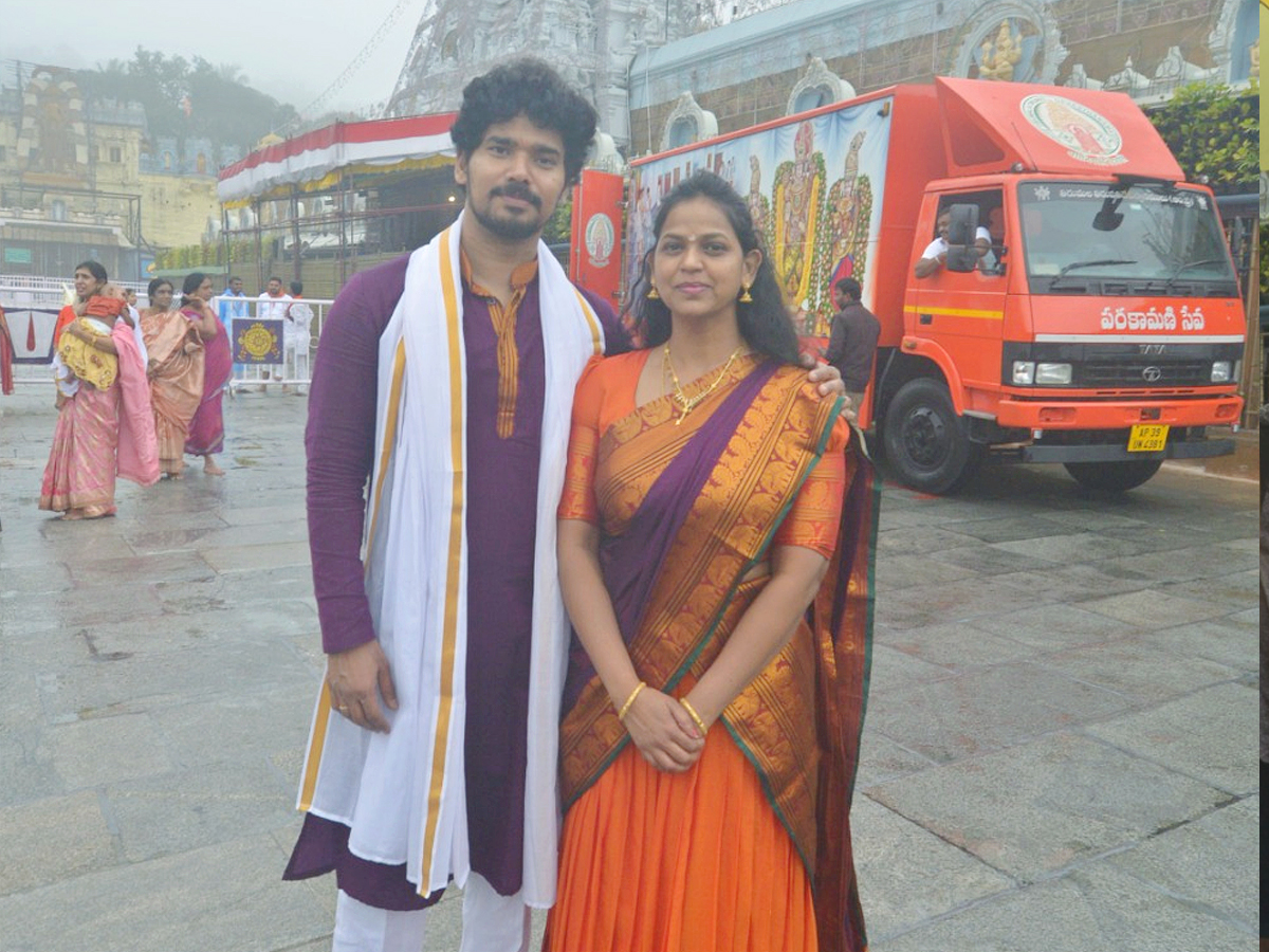 Celebrities_20At_20Tirupati_20Temple_20Photos_20_287_29.jpg 8