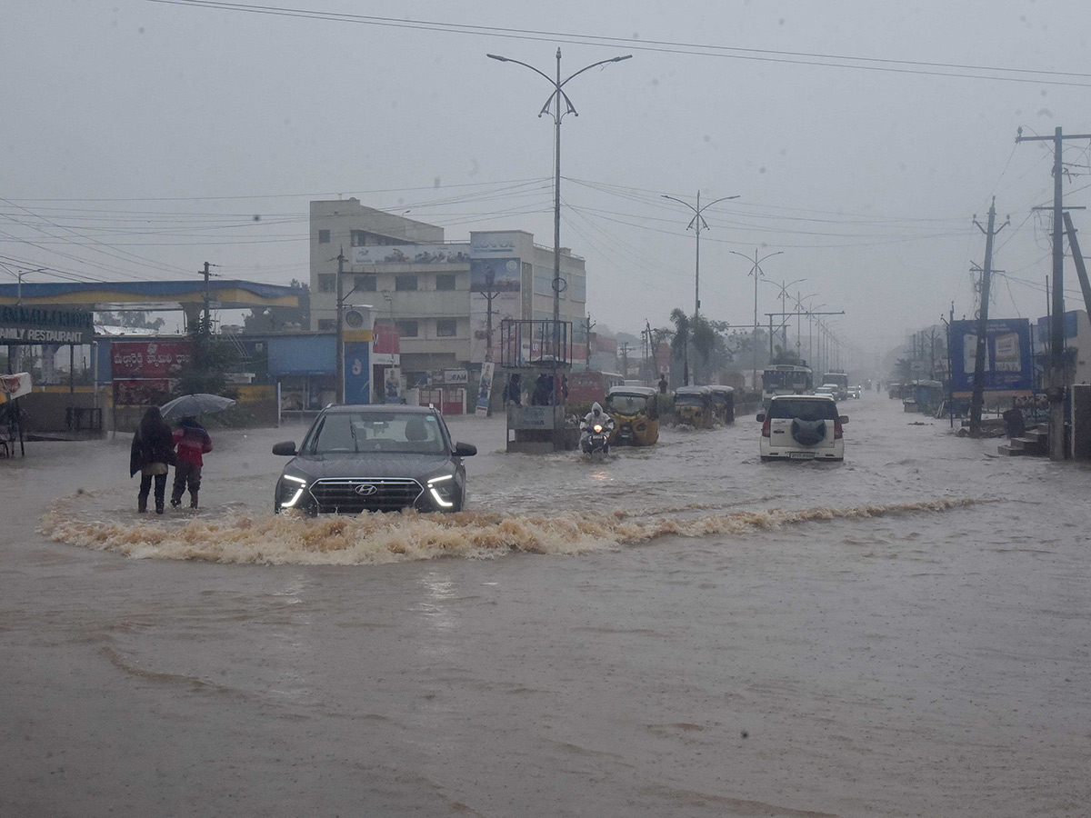 Cyclone_20Ditwah_20_20Heavy_20Rains_20in_20Nellore_20Photos__20_2815_29.jpg 15