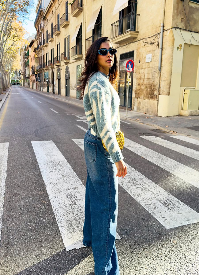 Pooja_20Hegde14.jpg 15
