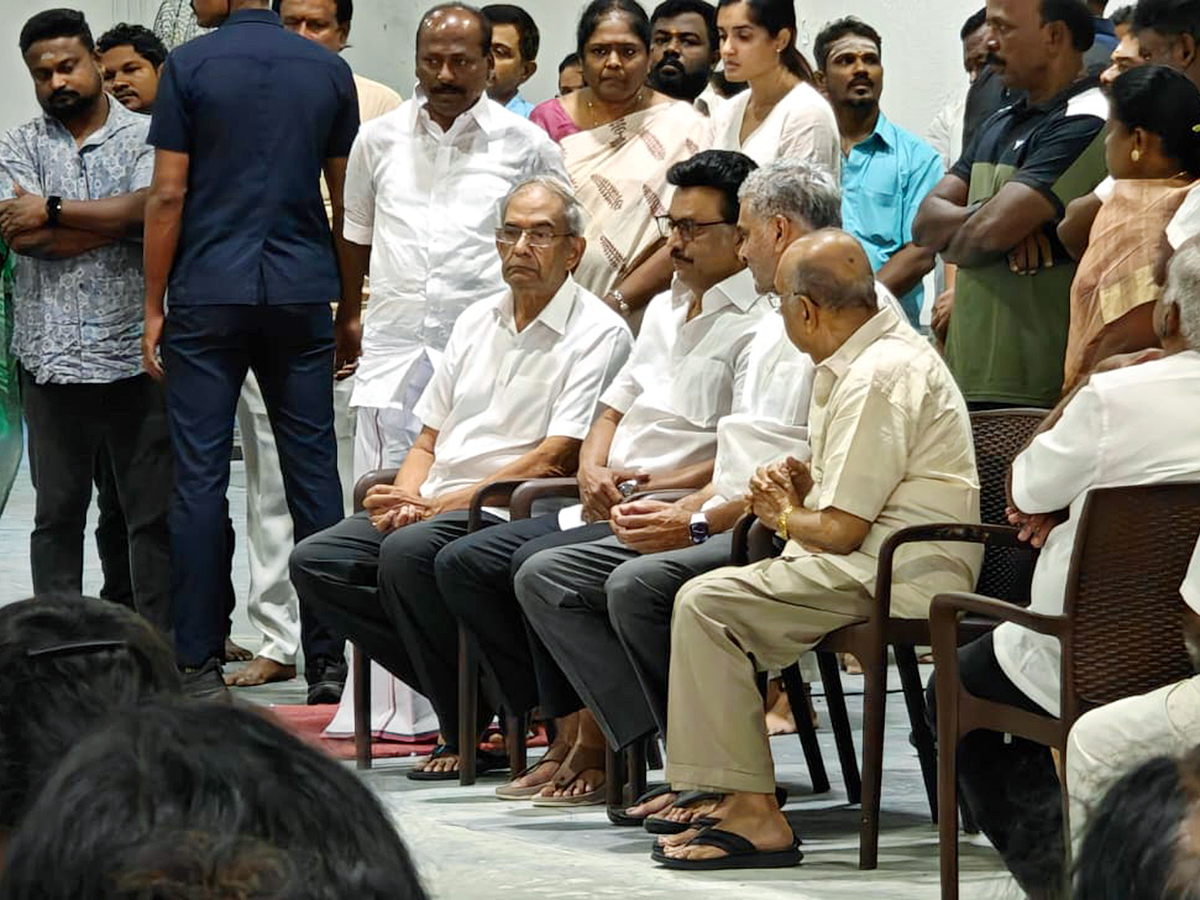 Rajinikanth_20And_20Suriya_20Vishal_20and_20more_20pay_20homage_20to_20AVM_20Saravanan__20_284_29.jpg 4